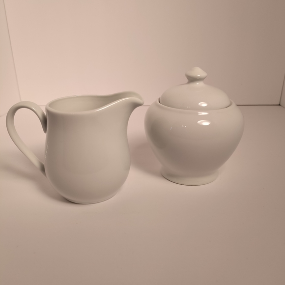 A CREAM & SUGAR